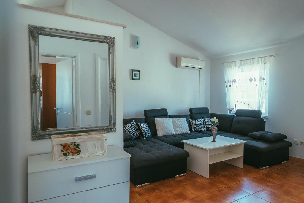 House, first row to the sea, Drvenik Veliki, 90.00 m2 – 20