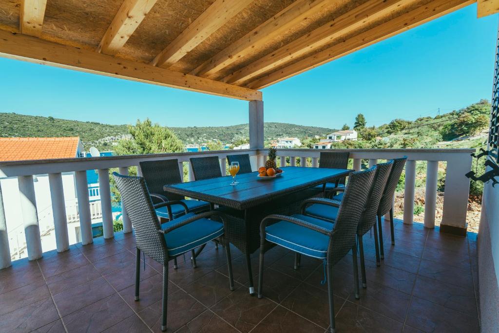 House, first row to the sea, Drvenik Veliki, 90.00 m2 – 21