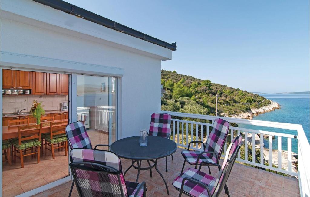 Idyllic house with garden Drvenik Veliki, first row to the sea! – 13