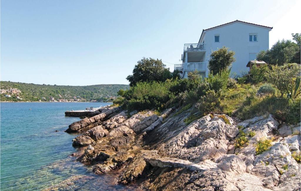 Idyllic house with garden Drvenik Veliki, first row to the sea! – 3