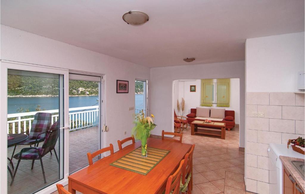 Idyllic house with garden Drvenik Veliki, first row to the sea! – 11