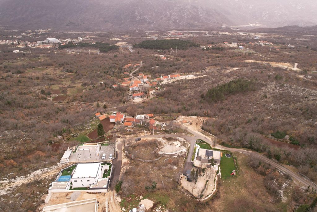 Attractive building plot, Zagvozd, 1442 m2 – 2