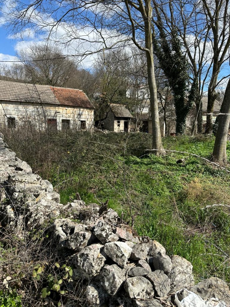 Stone house with a yard, Donji Vinjani, 460 m2 – 1
