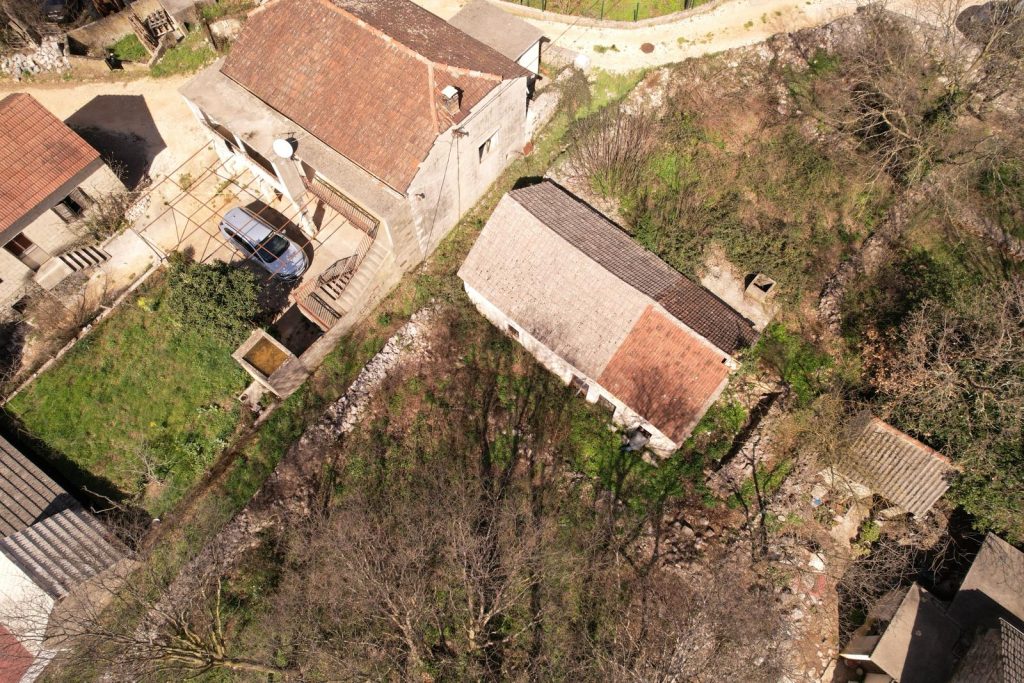 Stone house with a yard, Donji Vinjani, 460 m2 – 3