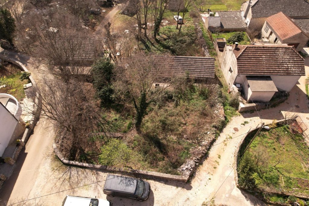 Stone house with a yard, Donji Vinjani, 460 m2 – 4