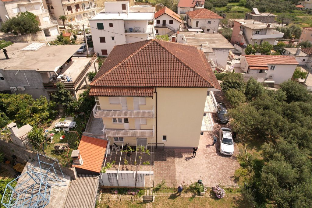 Villa with a large yard, 250m to the sea! – 3