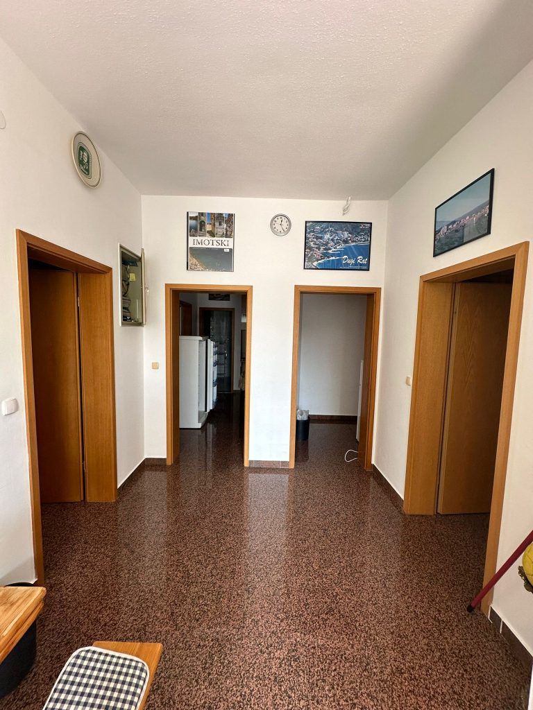 Villa with a large yard, 250m to the sea! – 8