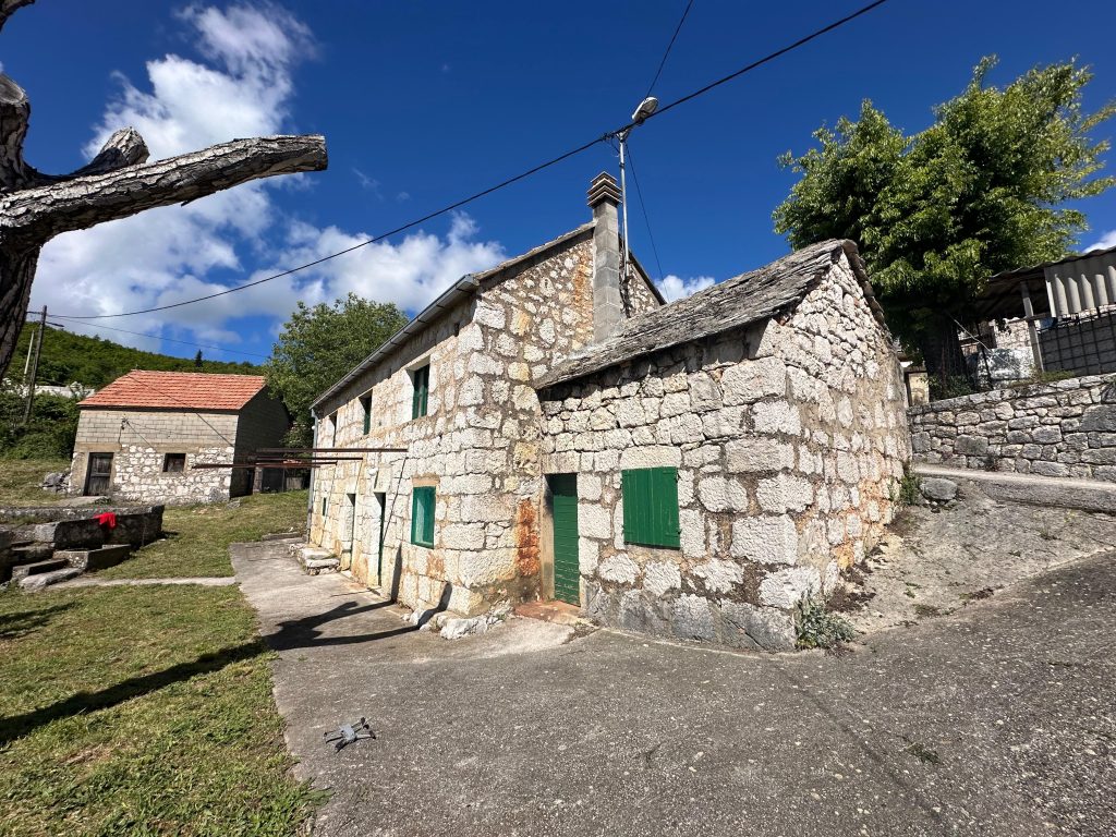 Two houses: Lokvičići, 190.00 m2 + land 1990m2 for sale! – 1