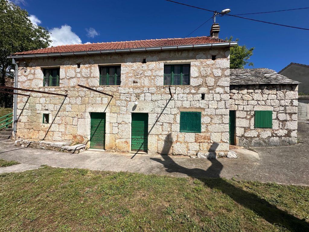 Two houses: Lokvičići, 190.00 m2 + land 1990m2 for sale! – 3