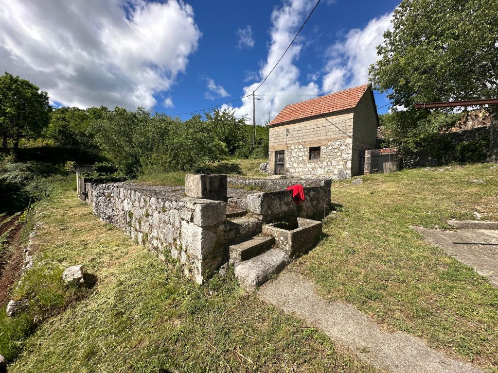 Two houses: Lokvičići, 190.00 m2 + land 1990m2 for sale! – 4