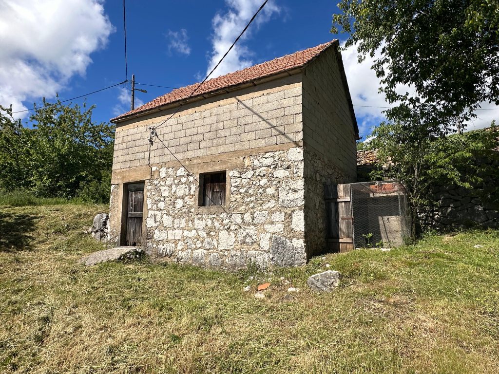 Two houses: Lokvičići, 190.00 m2 + land 1990m2 for sale! – 5