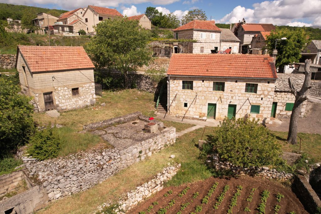 Two houses: Lokvičići, 190.00 m2 + land 1990m2 for sale! – 10