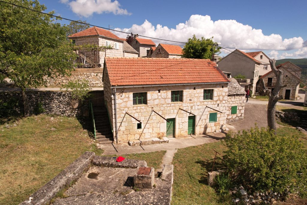 Two houses: Lokvičići, 190.00 m2 + land 1990m2 for sale! – 11