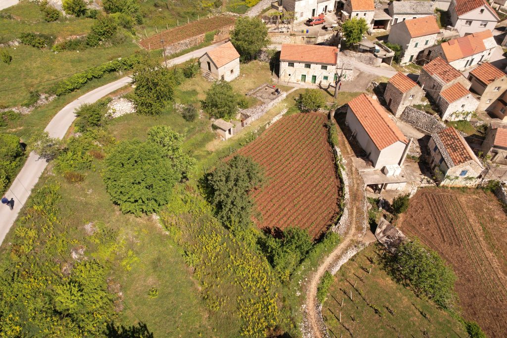 Two houses: Lokvičići, 190.00 m2 + land 1990m2 for sale! – 12