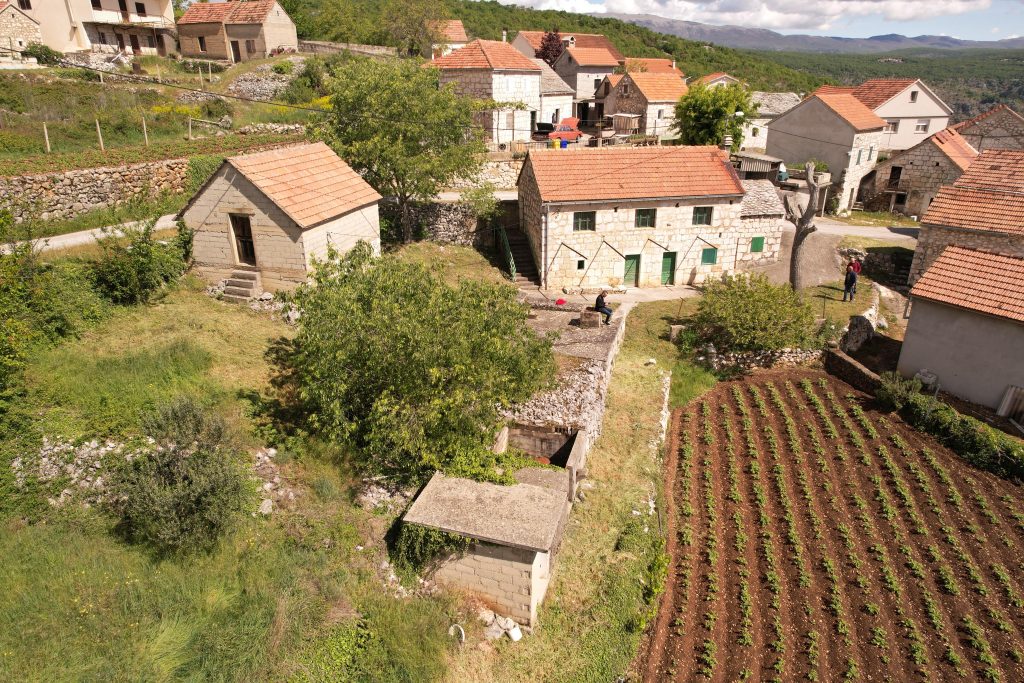 Two houses: Lokvičići, 190.00 m2 + land 1990m2 for sale! – 13