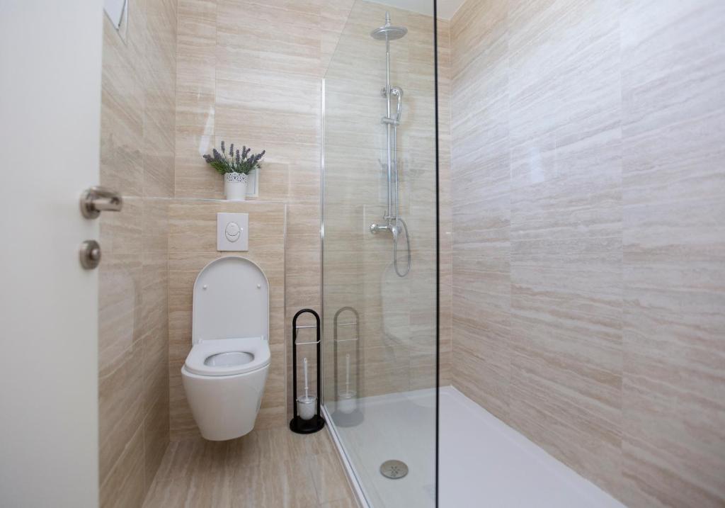 Beautiful house: Podstrana, 235.00 m2 + 2200m2 garden, for sale – 25