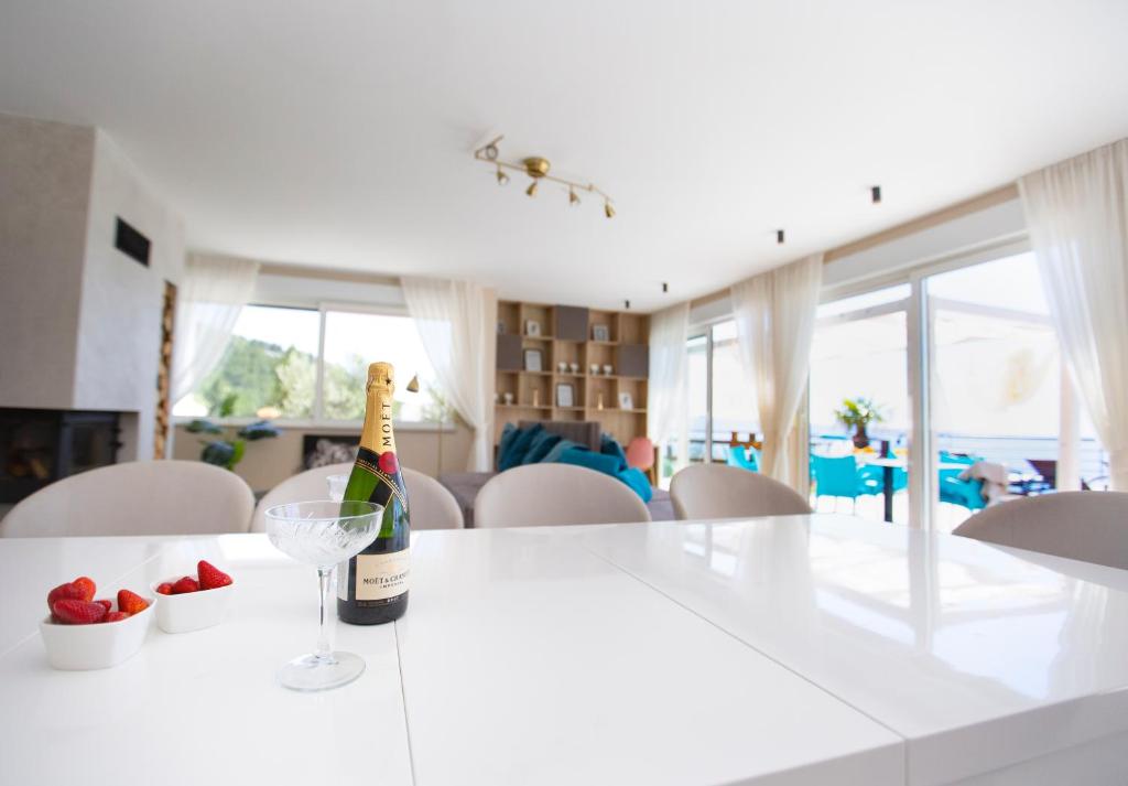 Beautiful house: Podstrana, 235.00 m2 + 2200m2 garden, for sale – 26