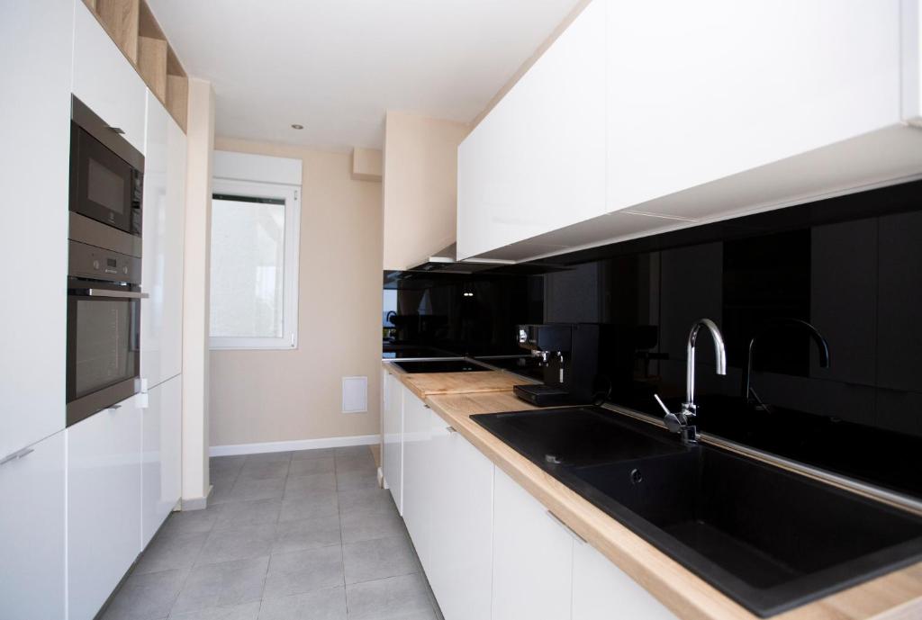 Beautiful house: Podstrana, 235.00 m2 + 2200m2 garden, for sale – 15