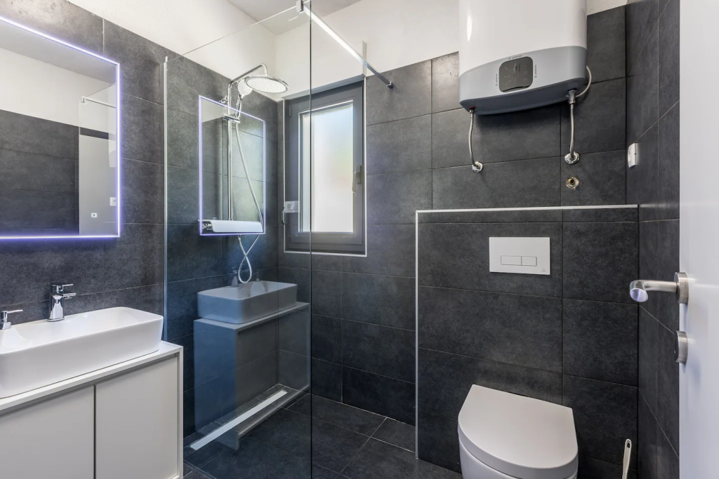 Beautiful villa: Podstrana, 200.00 m2 + 1400m2 garden for sale – 16