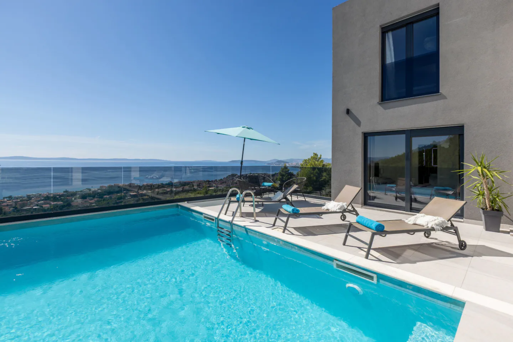 Beautiful villa: Podstrana, 200.00 m2 + 1400m2 garden for sale – 17