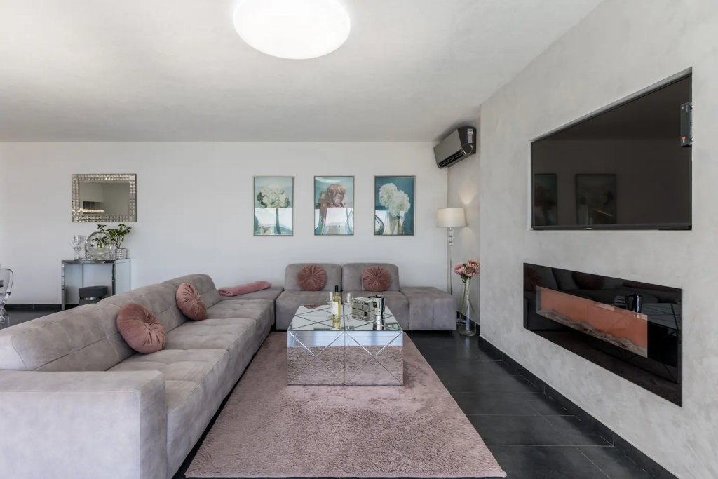 Beautiful villa: Podstrana, 200.00 m2 + 1400m2 garden for sale – 4