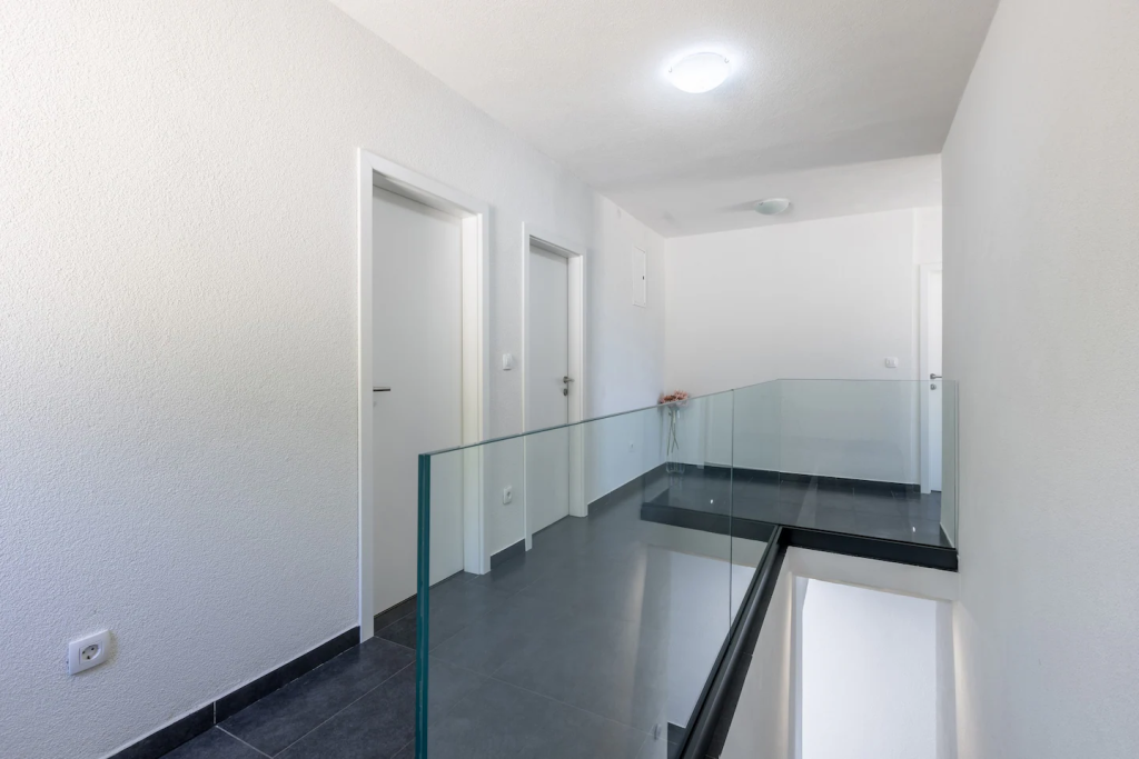 Beautiful villa: Podstrana, 200.00 m2 + 1400m2 garden for sale – 12