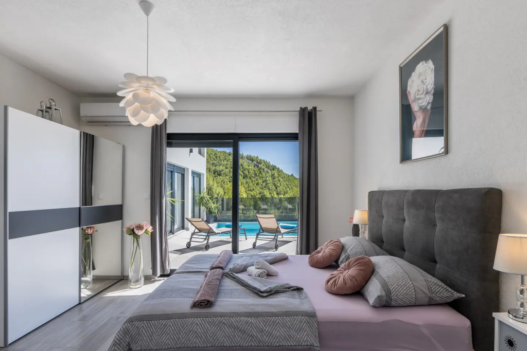 Beautiful villa: Podstrana, 200.00 m2 + 1400m2 garden for sale – 14