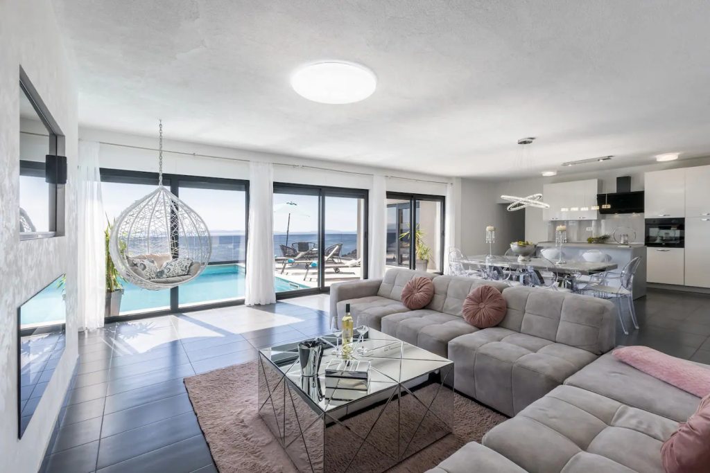 Beautiful villa: Podstrana, 200.00 m2 + 1400m2 garden for sale – 20