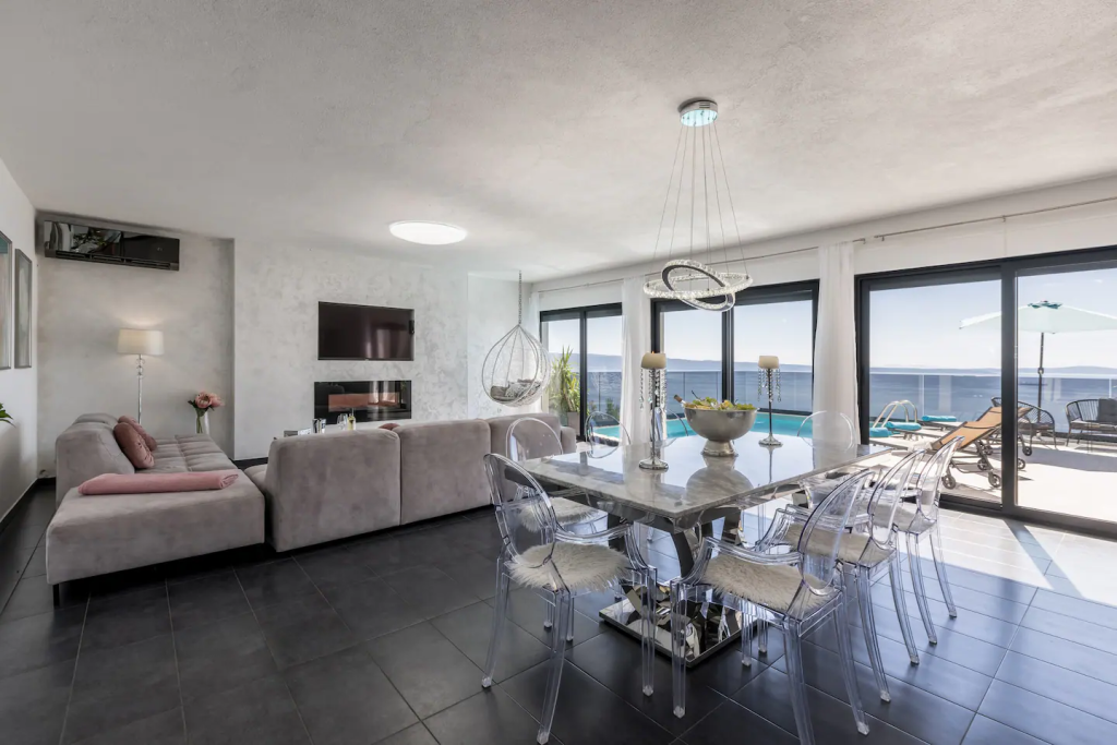 Beautiful villa: Podstrana, 200.00 m2 + 1400m2 garden for sale – 22