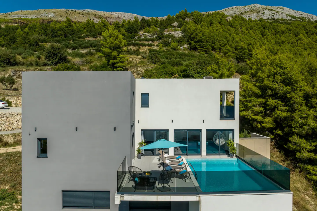 Beautiful villa: Podstrana, 200.00 m2 + 1400m2 garden for sale – 23