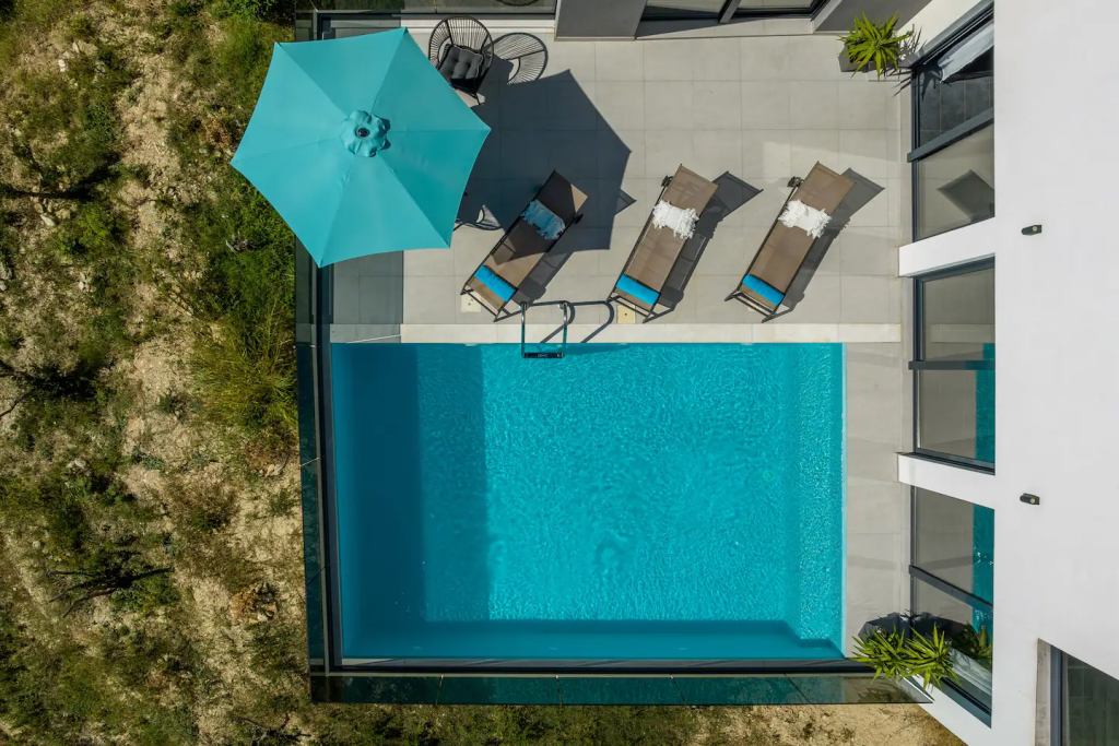 Beautiful villa: Podstrana, 200.00 m2 + 1400m2 garden for sale – 28