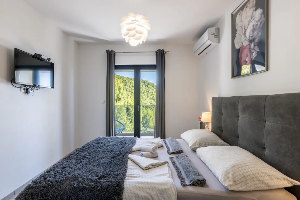 Beautiful villa: Podstrana, 200.00 m2 + 1400m2 garden for sale – 27