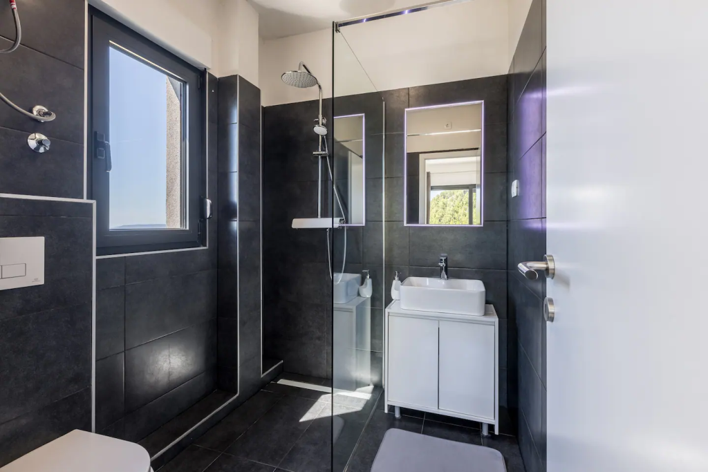 Beautiful villa: Podstrana, 200.00 m2 + 1400m2 garden for sale – 29