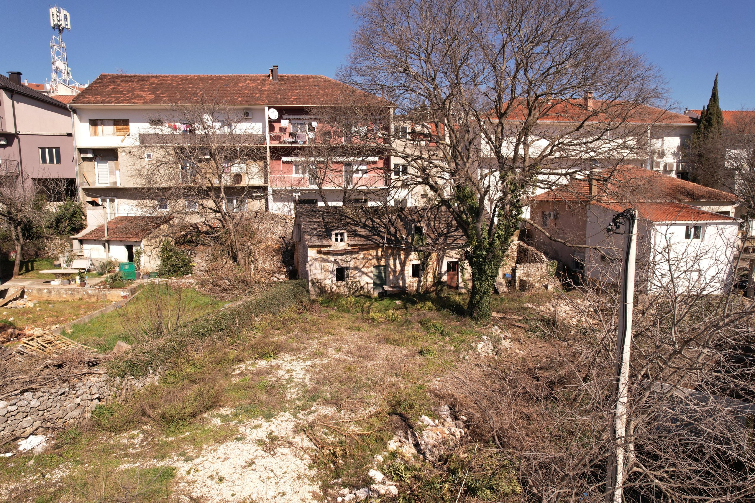 Građevinsko zemljište 800m2, s objektom od 95m! Centar, Imotski – 9