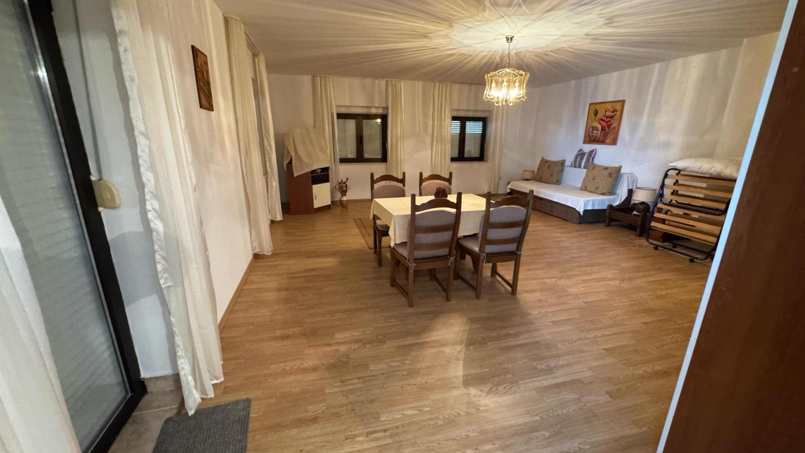 Kuća na atraktivnoj lokaciji (2 stana), Sveti Filip i Jakov, 408.00 m2 – 13