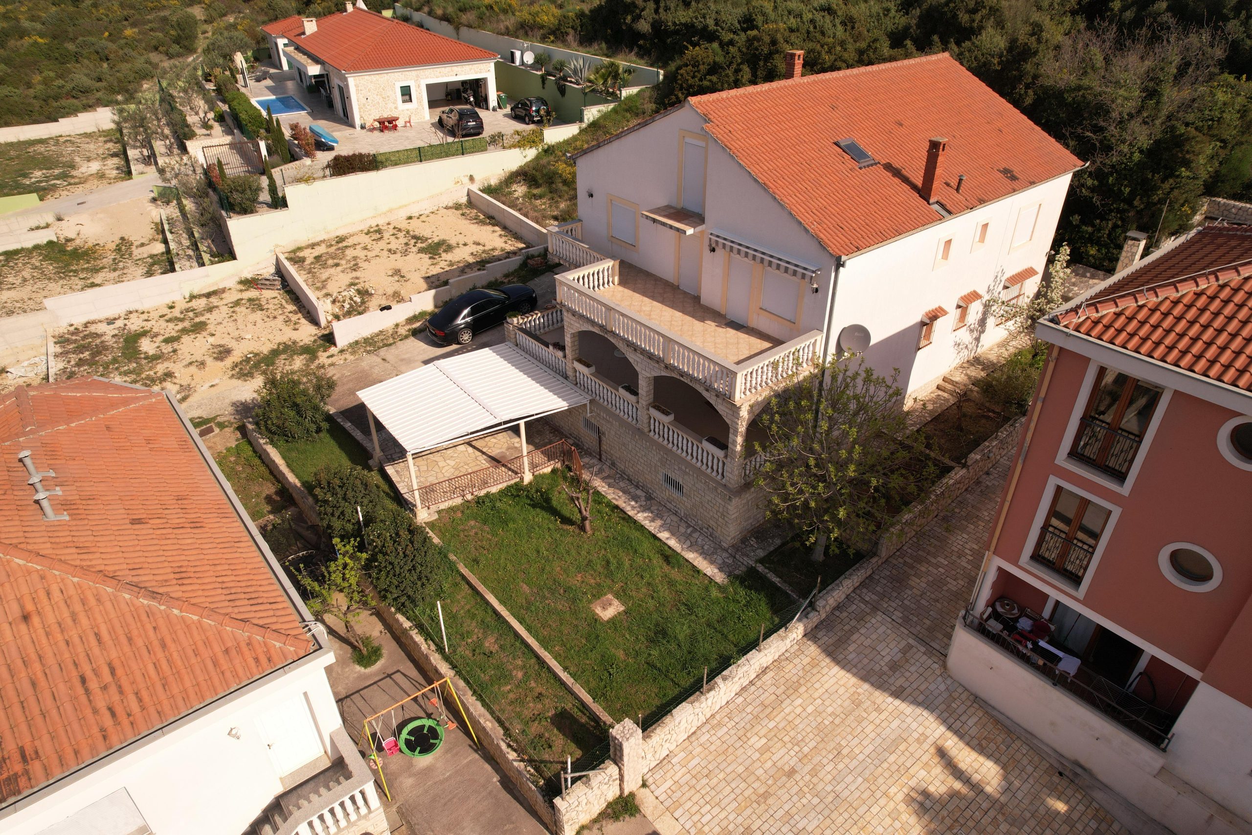 Kuća na atraktivnoj lokaciji (2 stana), Sveti Filip i Jakov, 408.00 m2 – 1