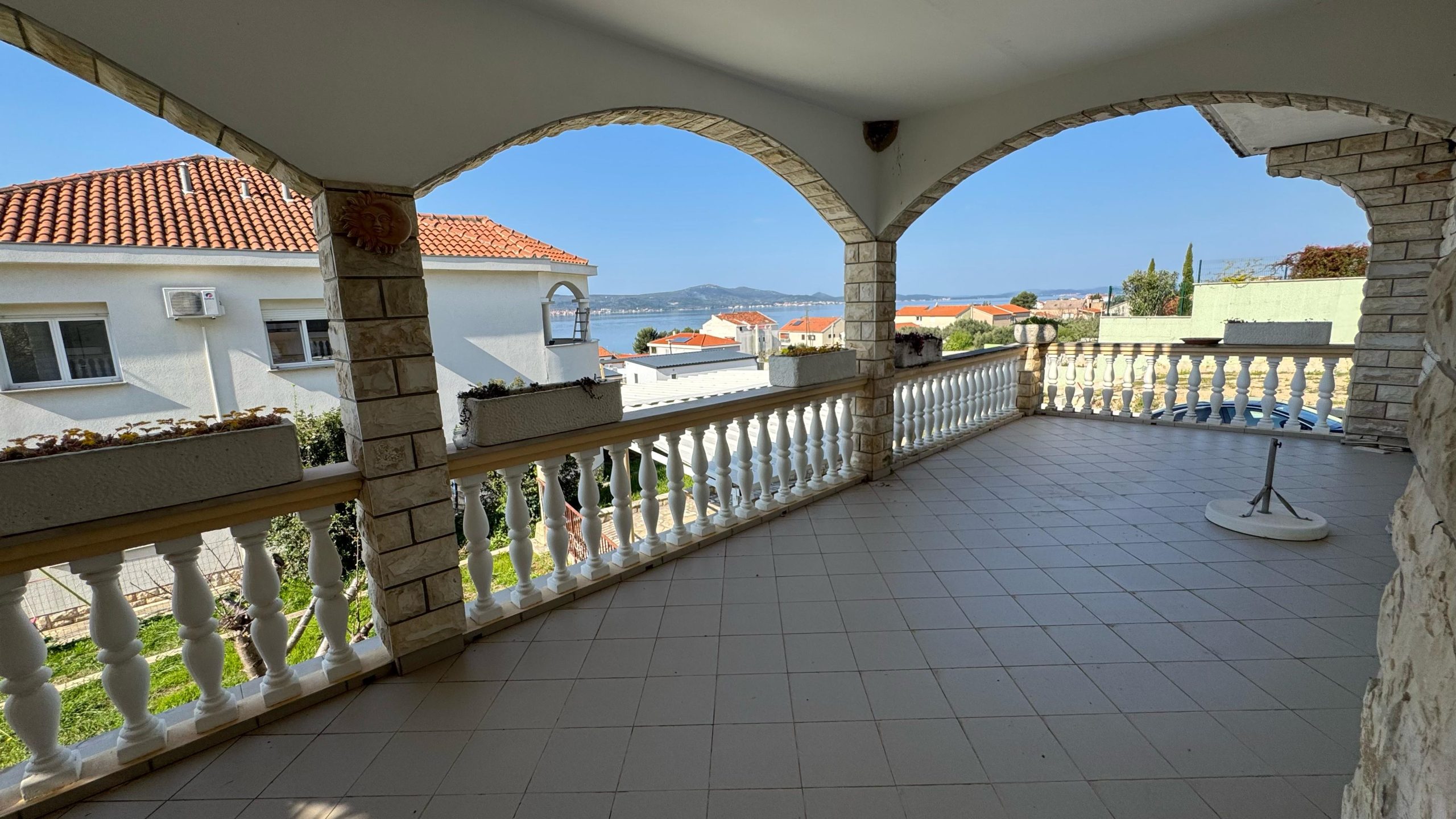 Kuća na atraktivnoj lokaciji (2 stana), Sveti Filip i Jakov, 408.00 m2 – 8