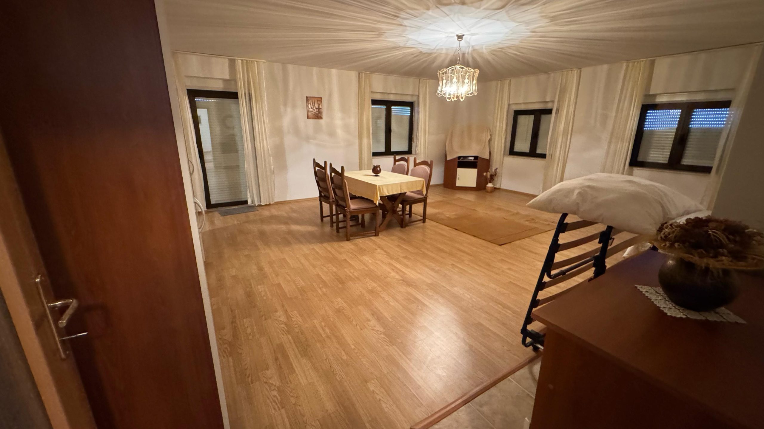 Kuća na atraktivnoj lokaciji (2 stana), Sveti Filip i Jakov, 408.00 m2 – 19