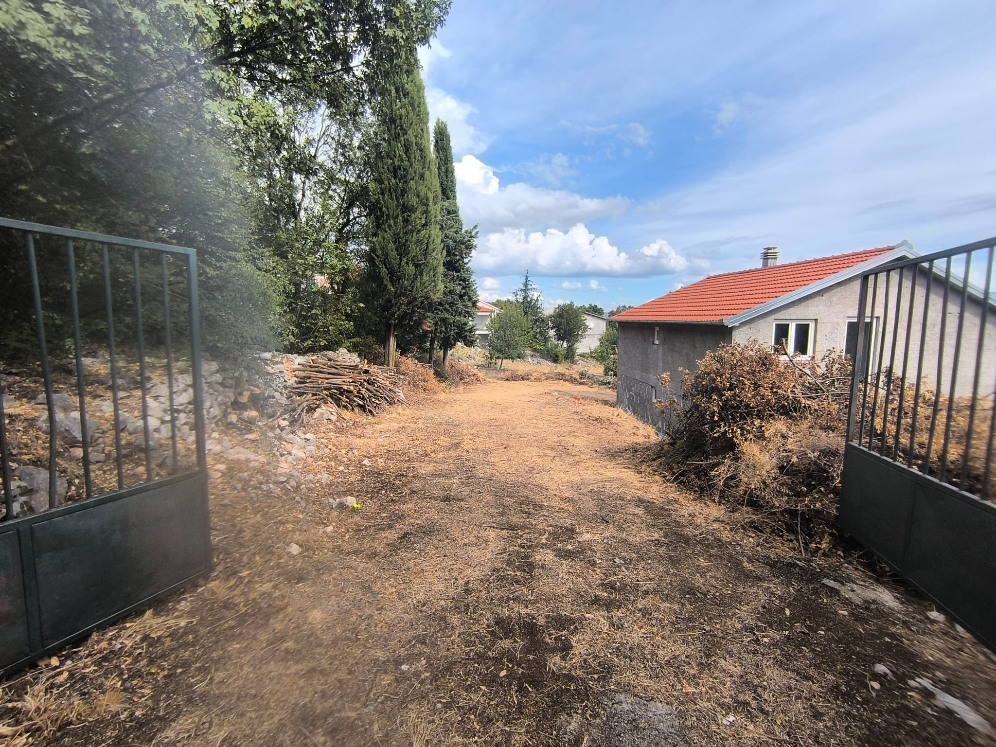 Kuća na odličnoj lokaciji (140m2) sa prostranim dvorištem (1196m2) – Imotski – 16