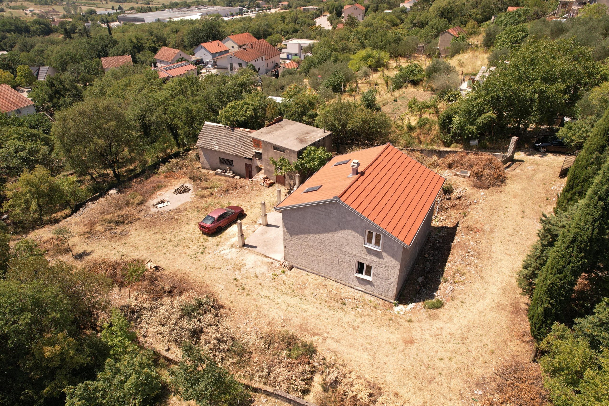 Kuća na odličnoj lokaciji (140m2) sa prostranim dvorištem (1196m2) – Imotski – 1