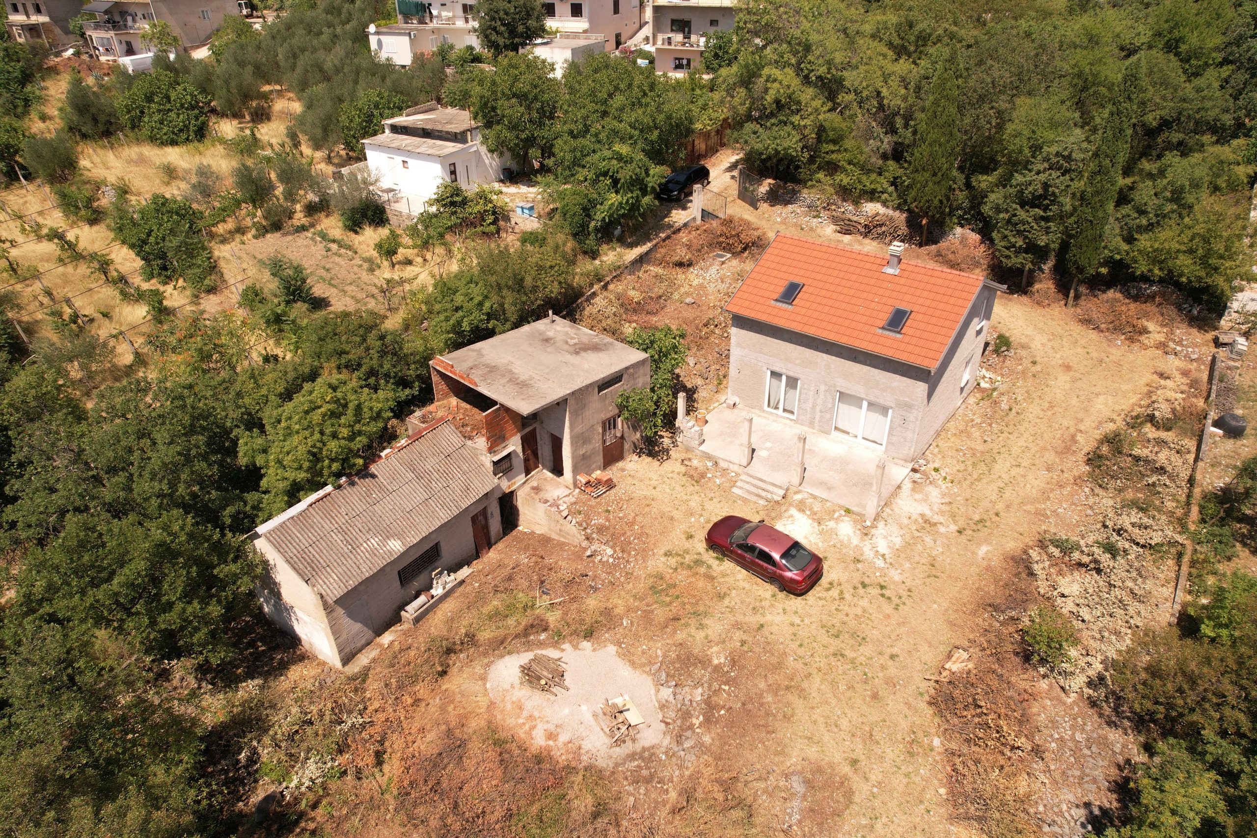 Kuća na odličnoj lokaciji (140m2) sa prostranim dvorištem (1196m2) – Imotski – 2