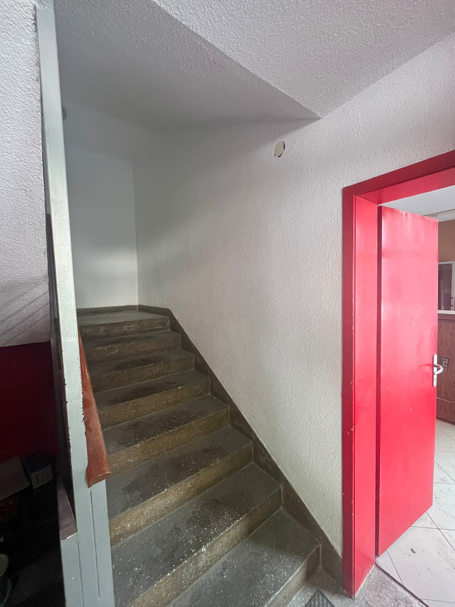 POSLOVNI PROSTOR ZA NAJAM – CENTAR IMOTSKOG, 140m2 * 2 – 3