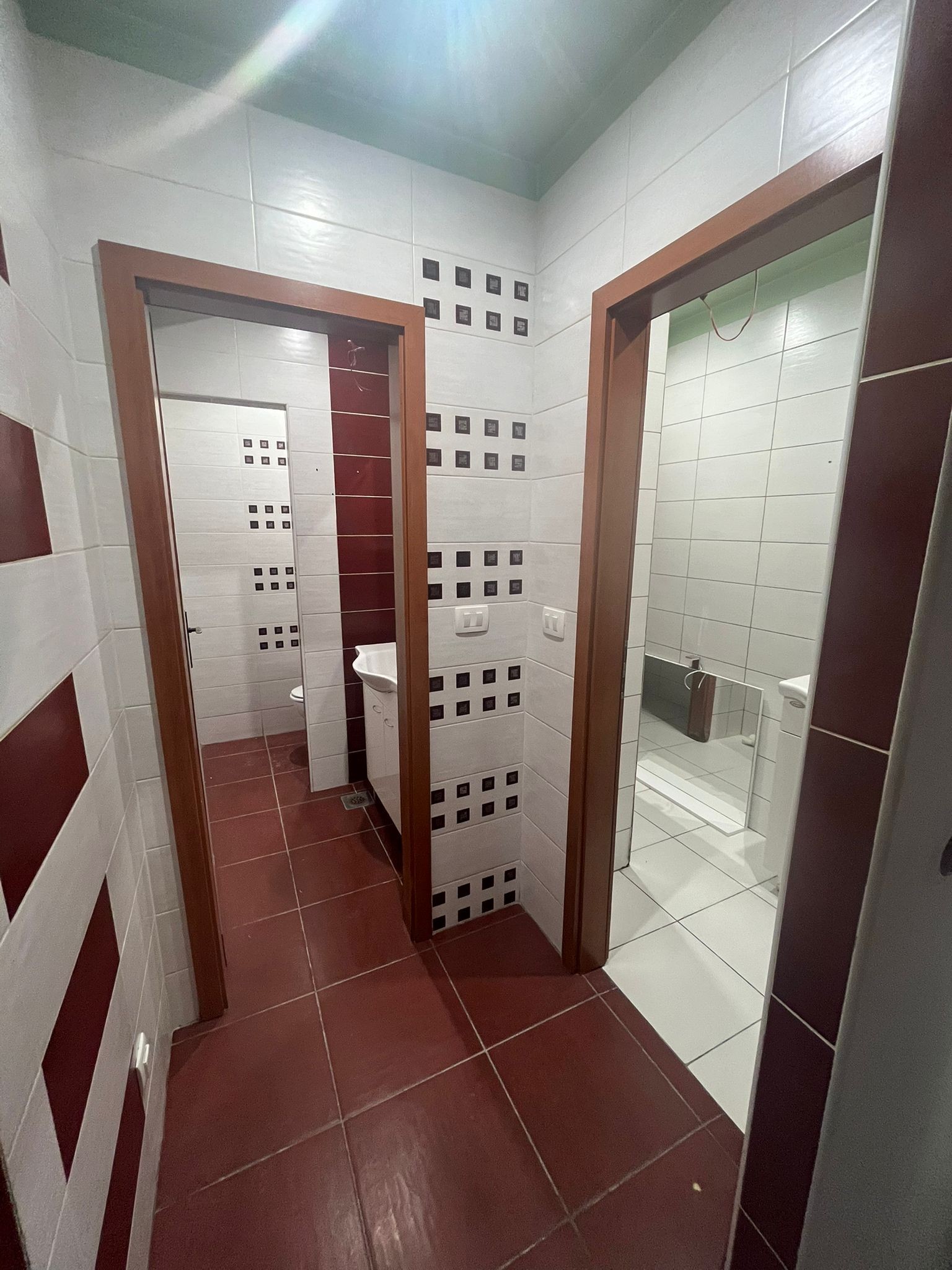 POSLOVNI PROSTOR ZA NAJAM – CENTAR IMOTSKOG, 140m2 * 2 – 7