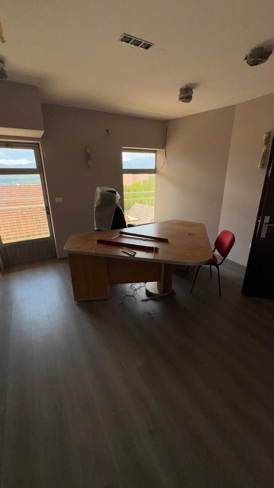 POSLOVNI PROSTOR ZA NAJAM – CENTAR IMOTSKOG, 140m2 * 2 – 16