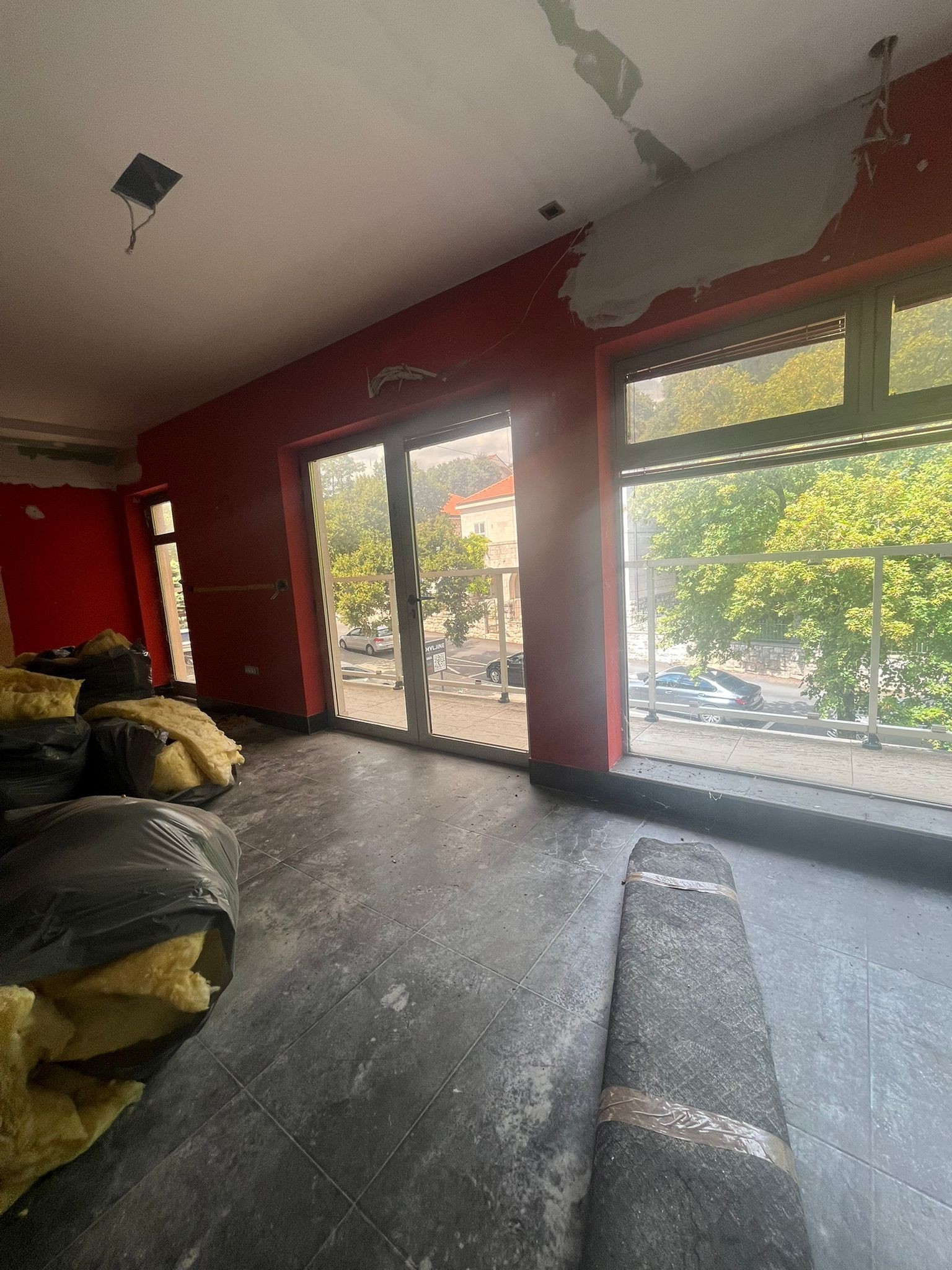 POSLOVNI PROSTOR ZA NAJAM – CENTAR IMOTSKOG, 140m2 * 2 – 17
