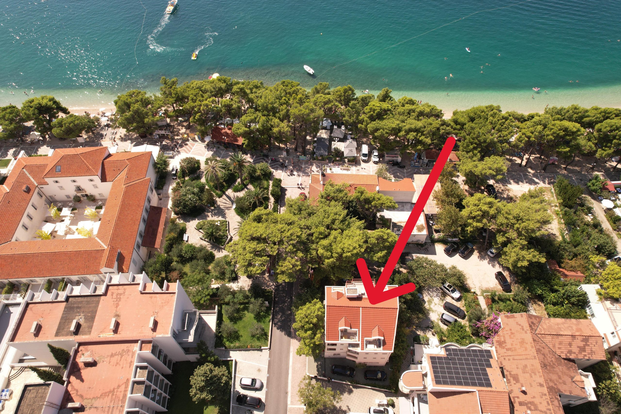 Vrhunska stambeno-poslovna zgrada – 564 m2, od mora 50 m, Tučepi – 2
