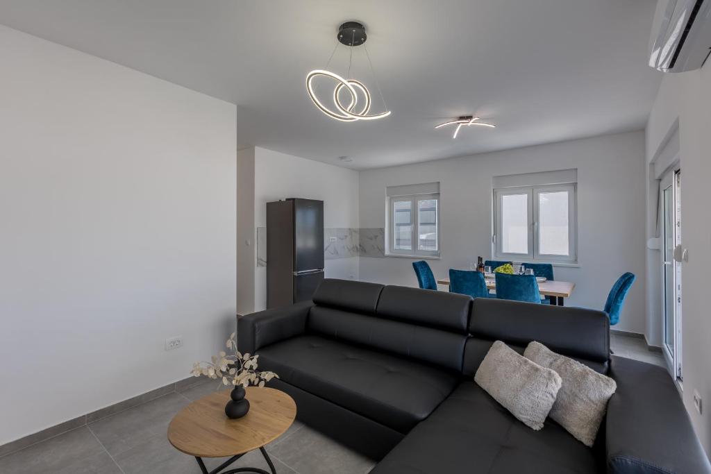 Zgrada sa stanovima na atraktivnoj lokaciji, 410m2 – Rogoznica – 12