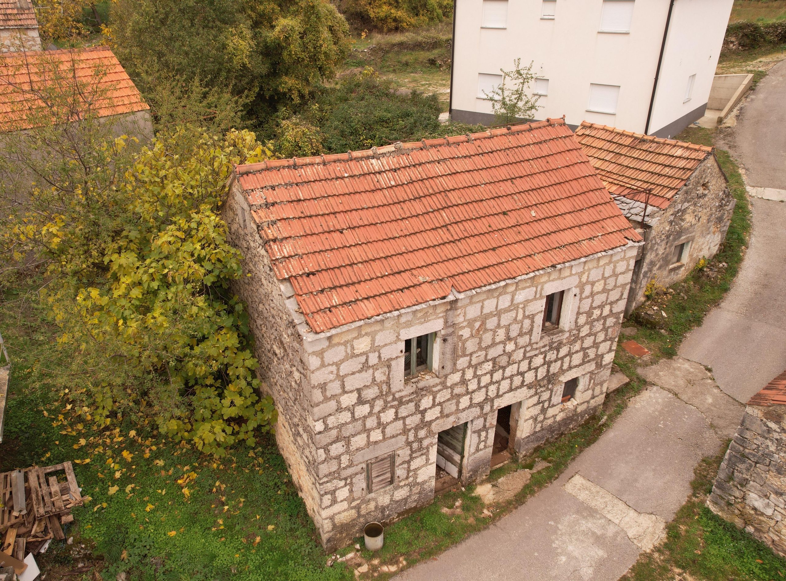 Dvije kamene kuće i zemljište – Berinovac, Imotski – 7