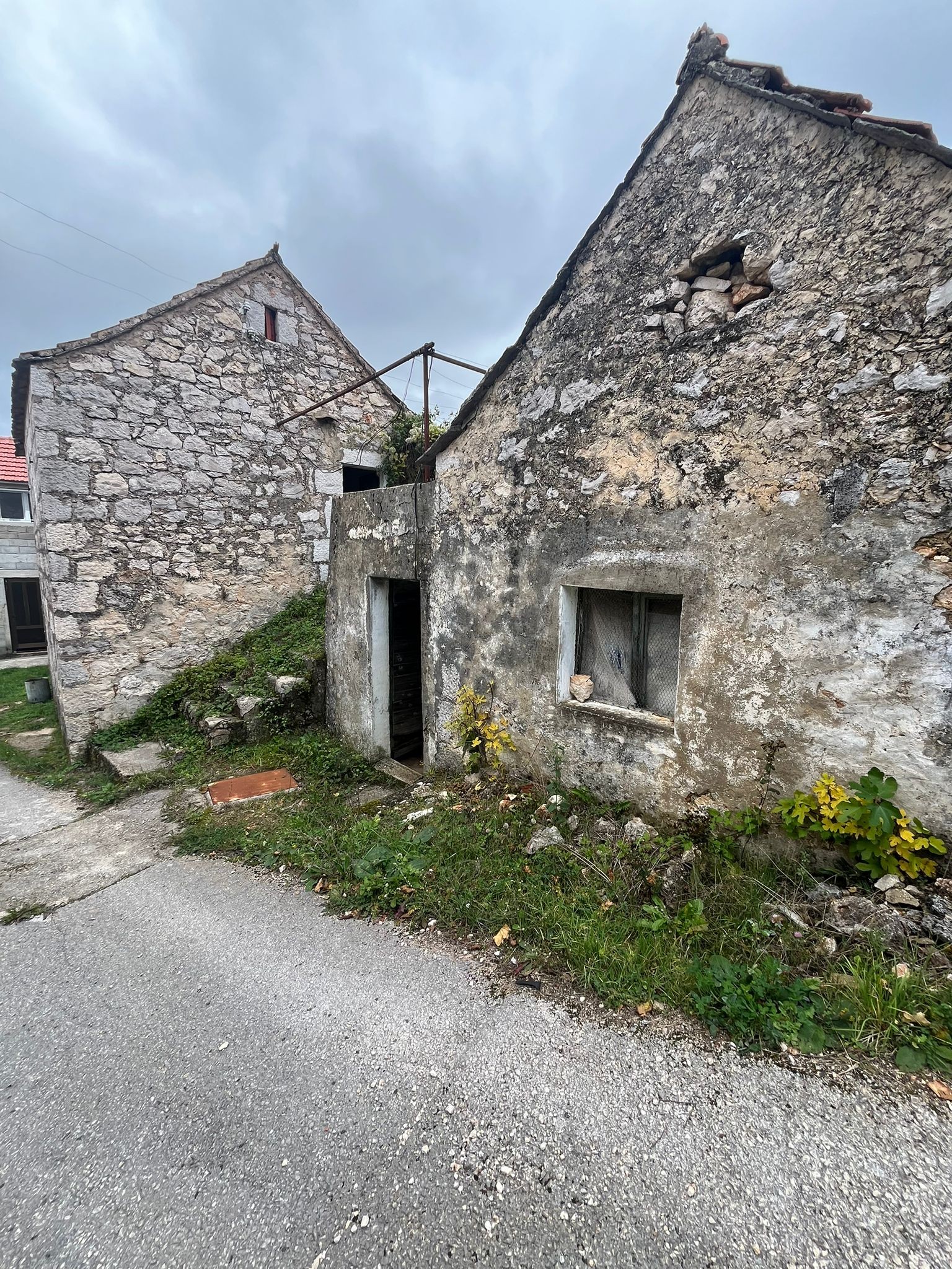 Dvije kamene kuće i zemljište – Berinovac, Imotski – 11
