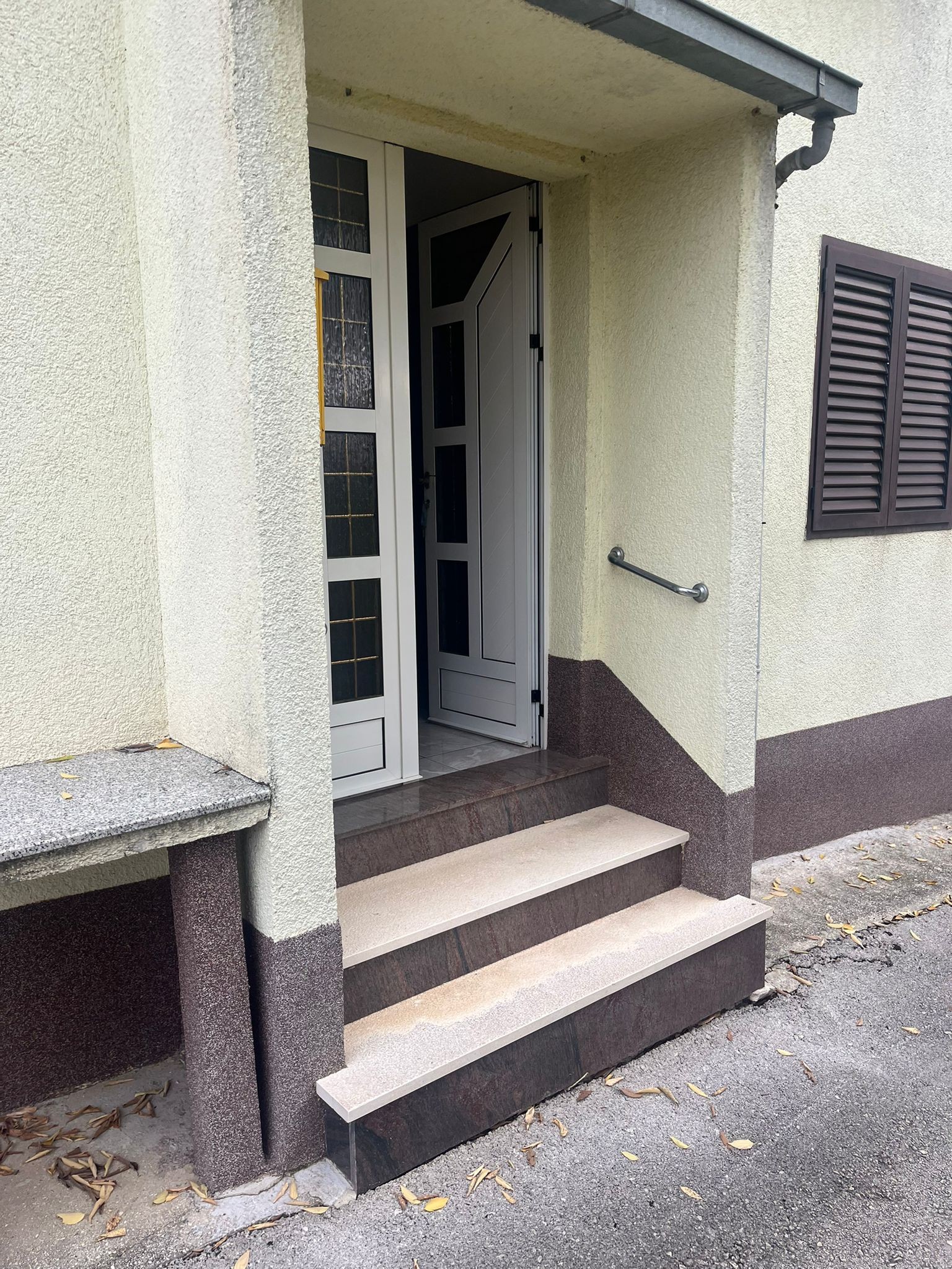 Kuća sa pomoćnim objektima i dvorištem – Proložac, Postranje – 8